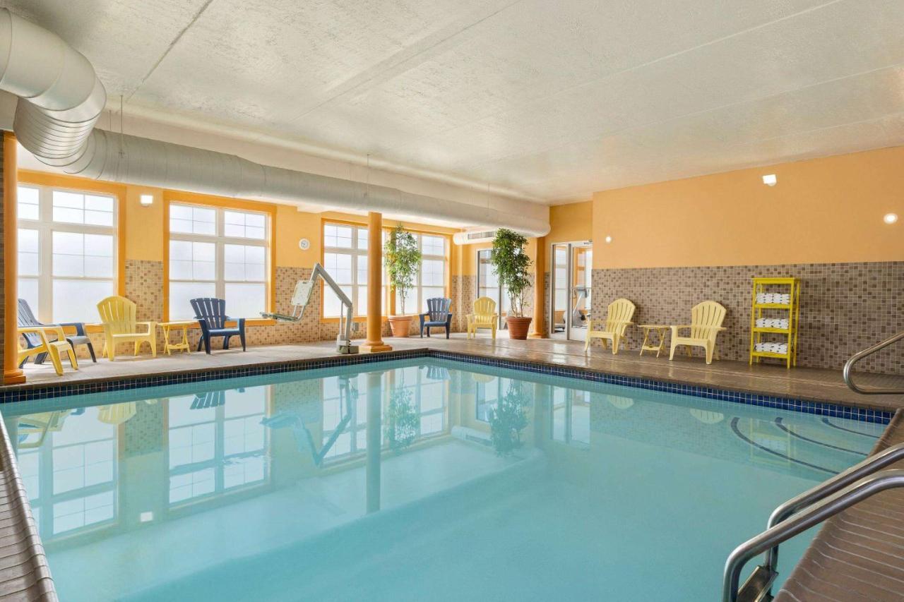 Days Inn By Wyndham Airport/Maine Mall Саут-Портленд Экстерьер фото